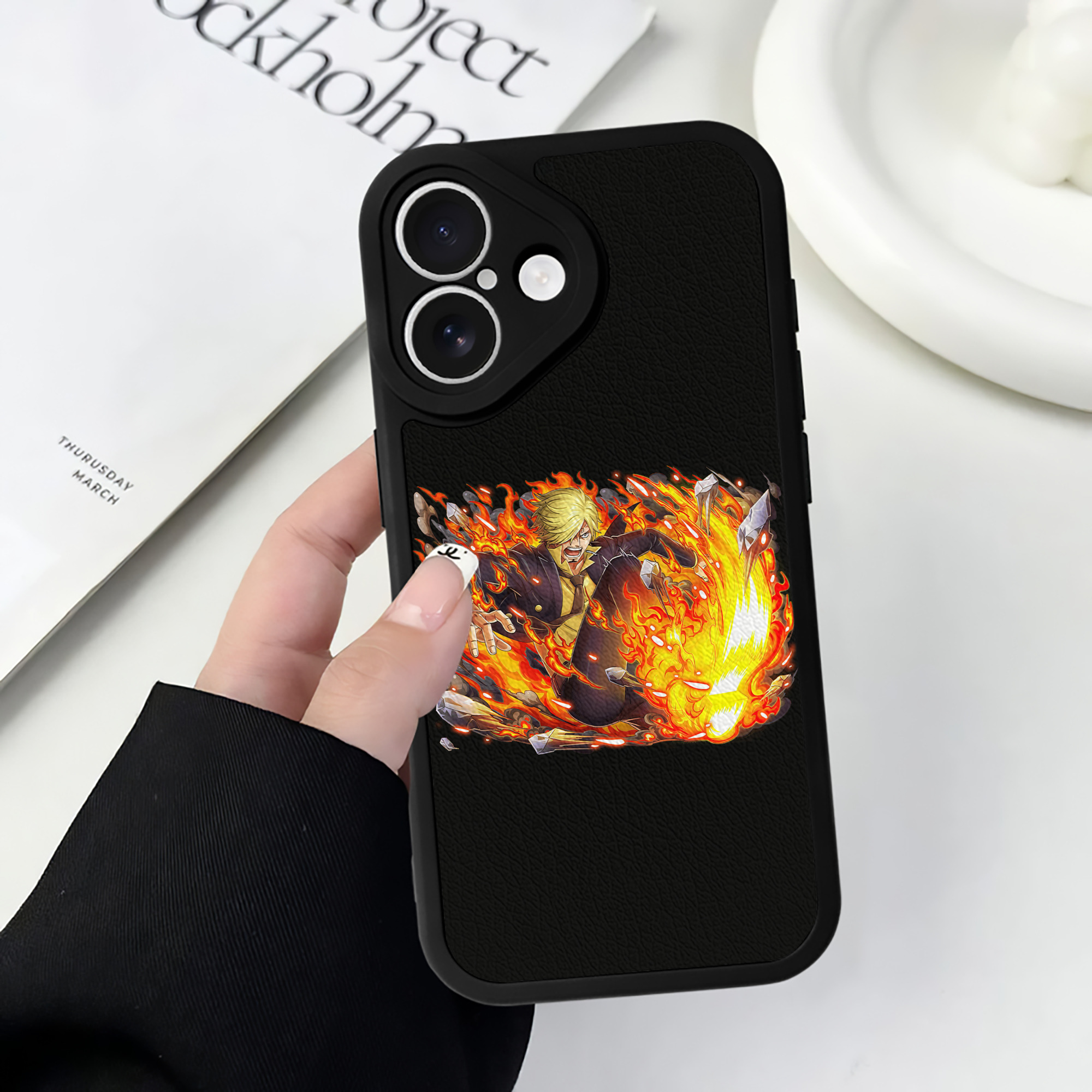 （画像用） ワンピース サンジ ONE PIECE Sanji 【iPhone 16シリーズ対応】シリコンスマホケース（レザー調） 材質：シリコン